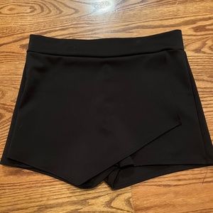 woman’s envelop mini skort